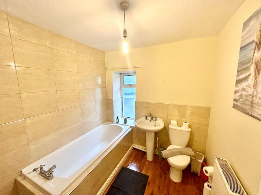 Cottage,Cinema Room,Log Burner Blaenavon 外观 照片