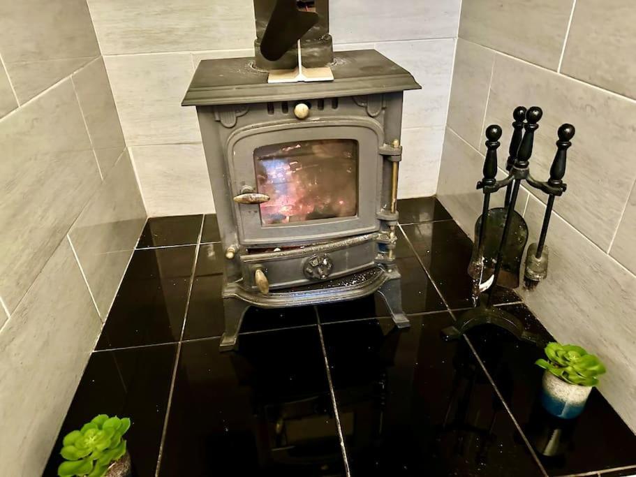 Cottage,Cinema Room,Log Burner Blaenavon 外观 照片