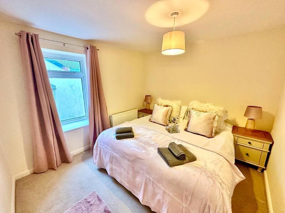 Cottage,Cinema Room,Log Burner Blaenavon 外观 照片
