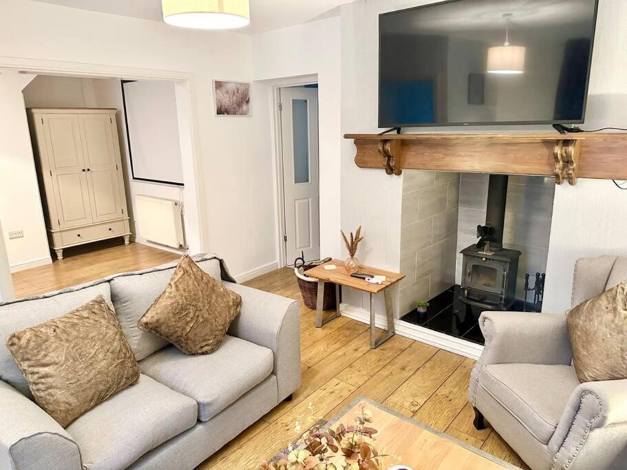 Cottage,Cinema Room,Log Burner Blaenavon 外观 照片